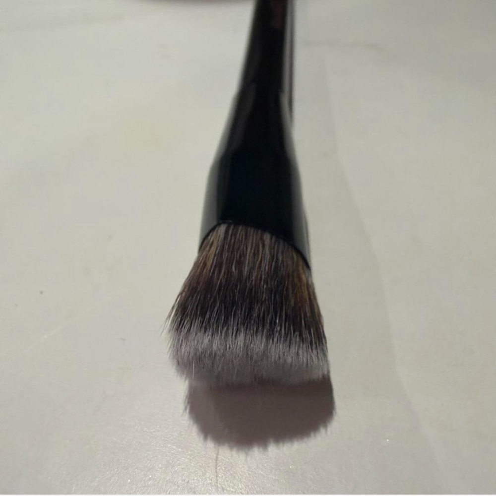 Professional Flat Angled Makeup Brush - Black